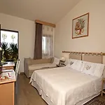 מלון Hotel Palau פאלאו