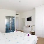 מלון Hotel Palau פאלאו