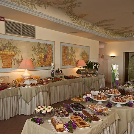 Hotel Palau Отель 4*