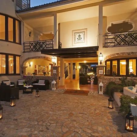 Szálloda Hotel Palau Palau